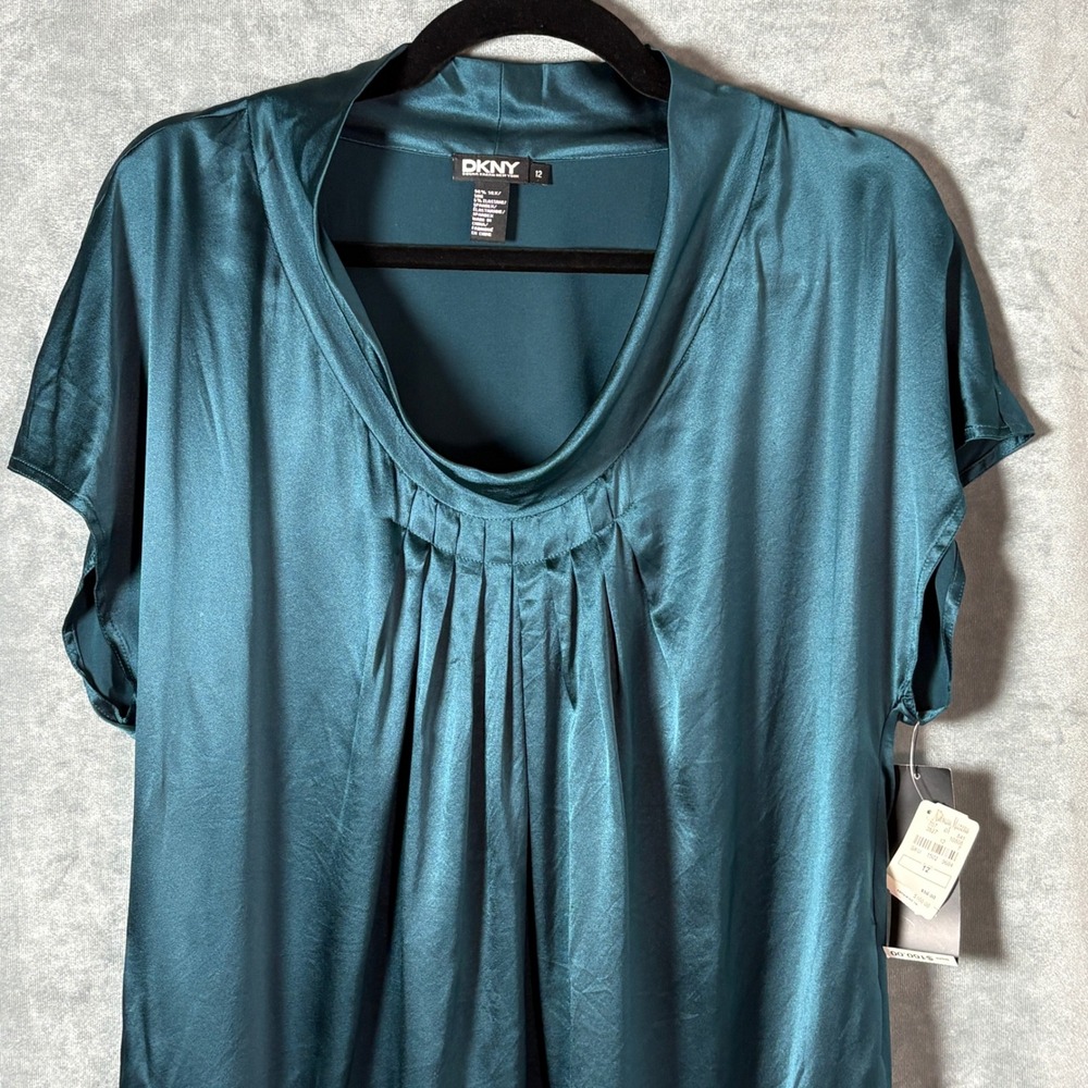 DKNY Emerald Green Silk Blouse Cowl Neck Pleated Career Top Size 12 NEW - Picture 4 of 10